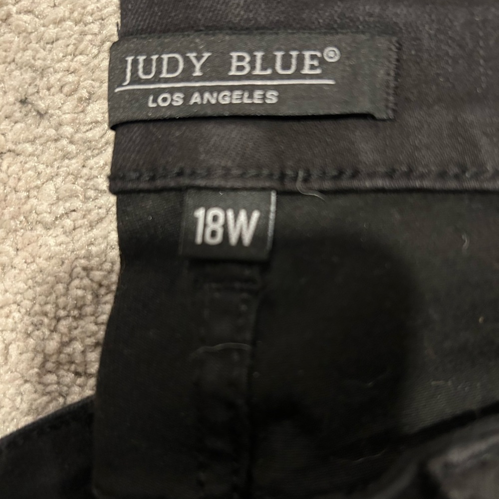 Judy Blue Black Jean Capri